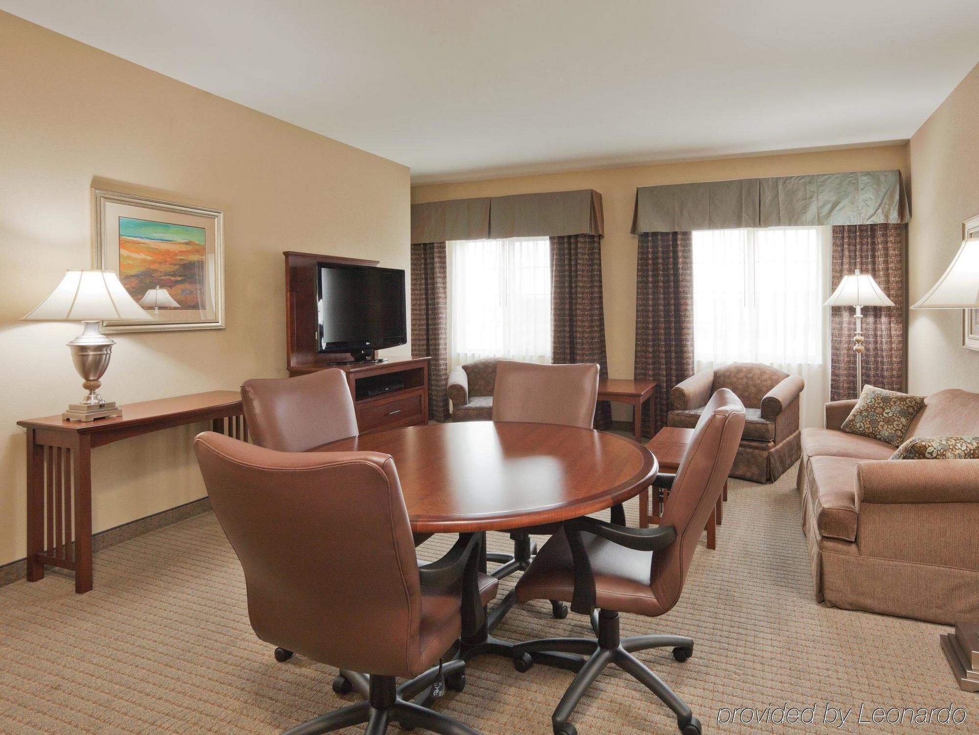 Westay Suites - Covington/Mandeville Phòng bức ảnh